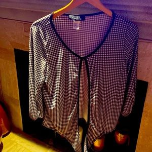 Never worn houndstooth crop open front top